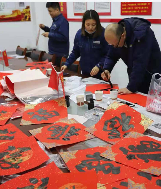迎新春，送萬福——金屬科技韓城分公司開展“迎新春，送春聯”活動