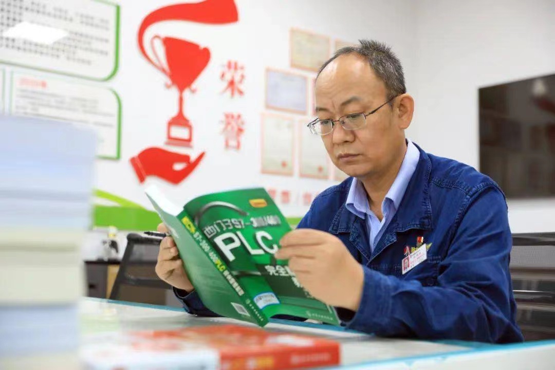 三十年如一日 他用堅韌和執著彰顯平凡 ——記陜煤集團2022年度“最美員工”馮建斌