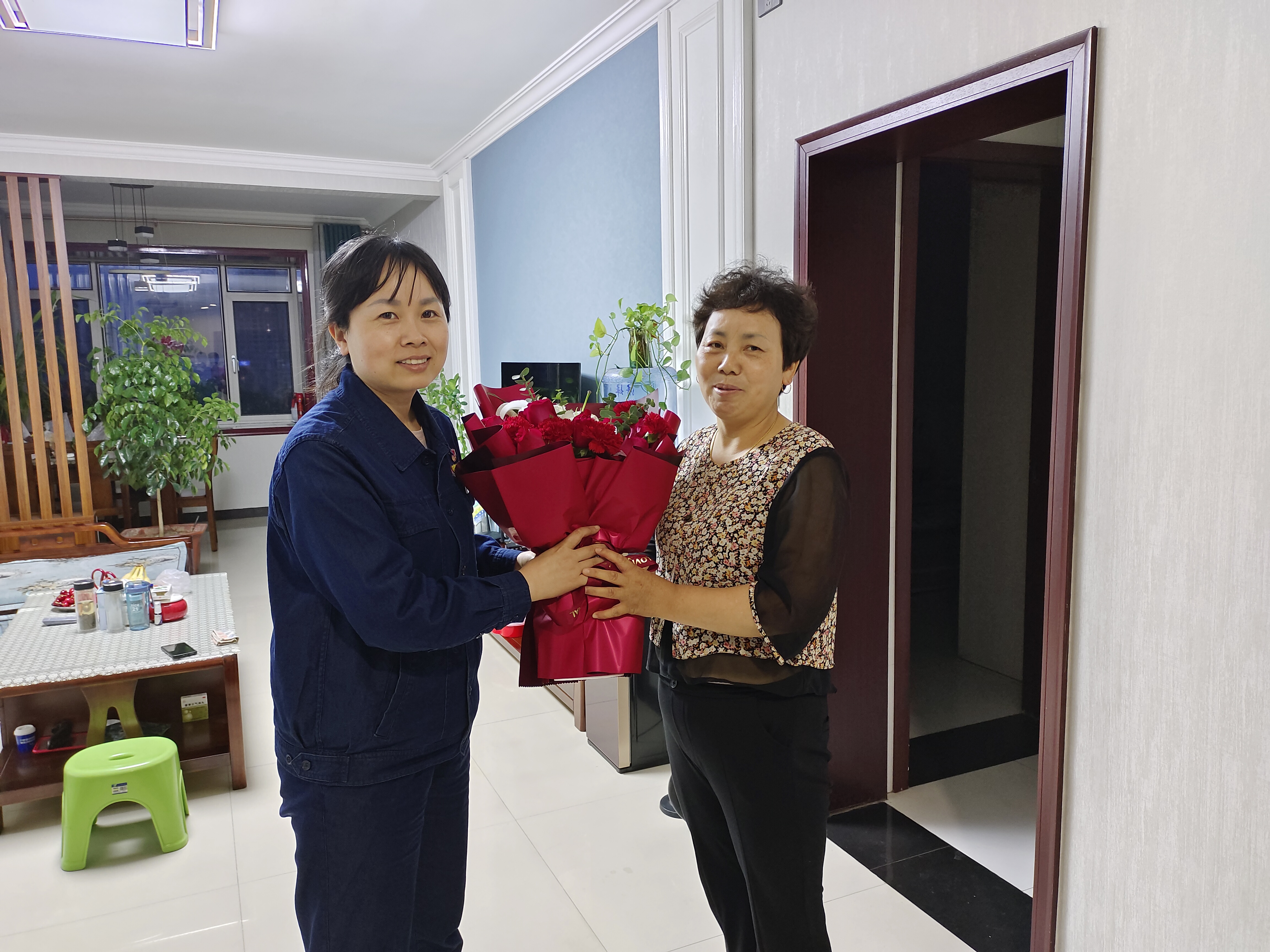 看，龍鋼公司軋鋼廠用勞模精神點燃勞動熱情