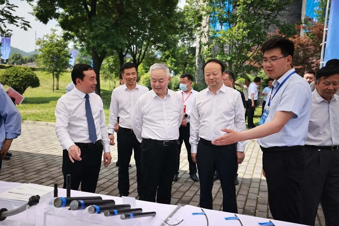 楊海峰出席勉縣2023年現代材料產業(yè)暨金屬制品行業(yè)交流招商推介活動