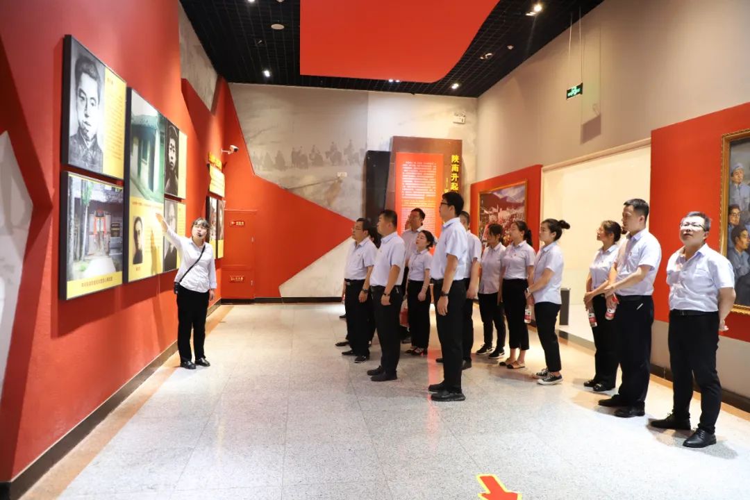 創(chuàng)新研究院赴川陜革命根據(jù)地開展迎“七一”暨“以學(xué)鑄魂、以學(xué)增智、以學(xué)正風(fēng)、以學(xué)促干”主題黨日活動(dòng)