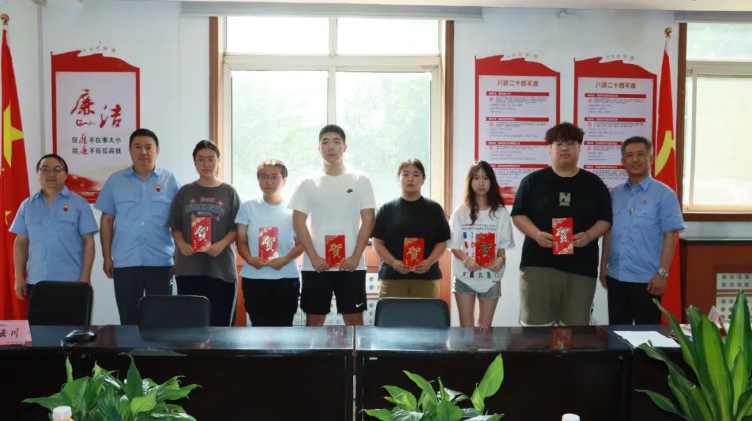 龍鋼集團公司開展2024年“關(guān)愛助學(xué)”慰問活動 龍鋼集團公司開展2024年“關(guān)愛助學(xué)”慰問活動