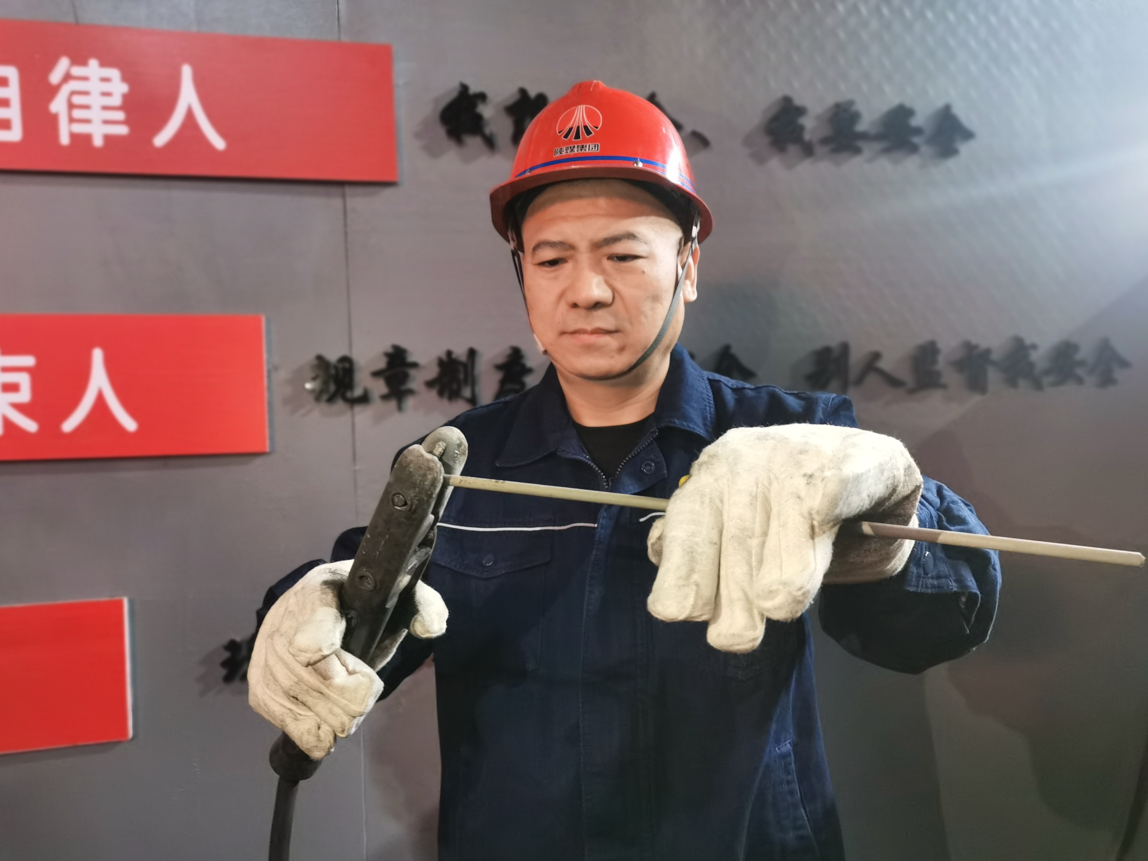 在焊花弧光中傳承工匠精神 ——記陜西省機械冶金建材系統“帶徒名師”王增光