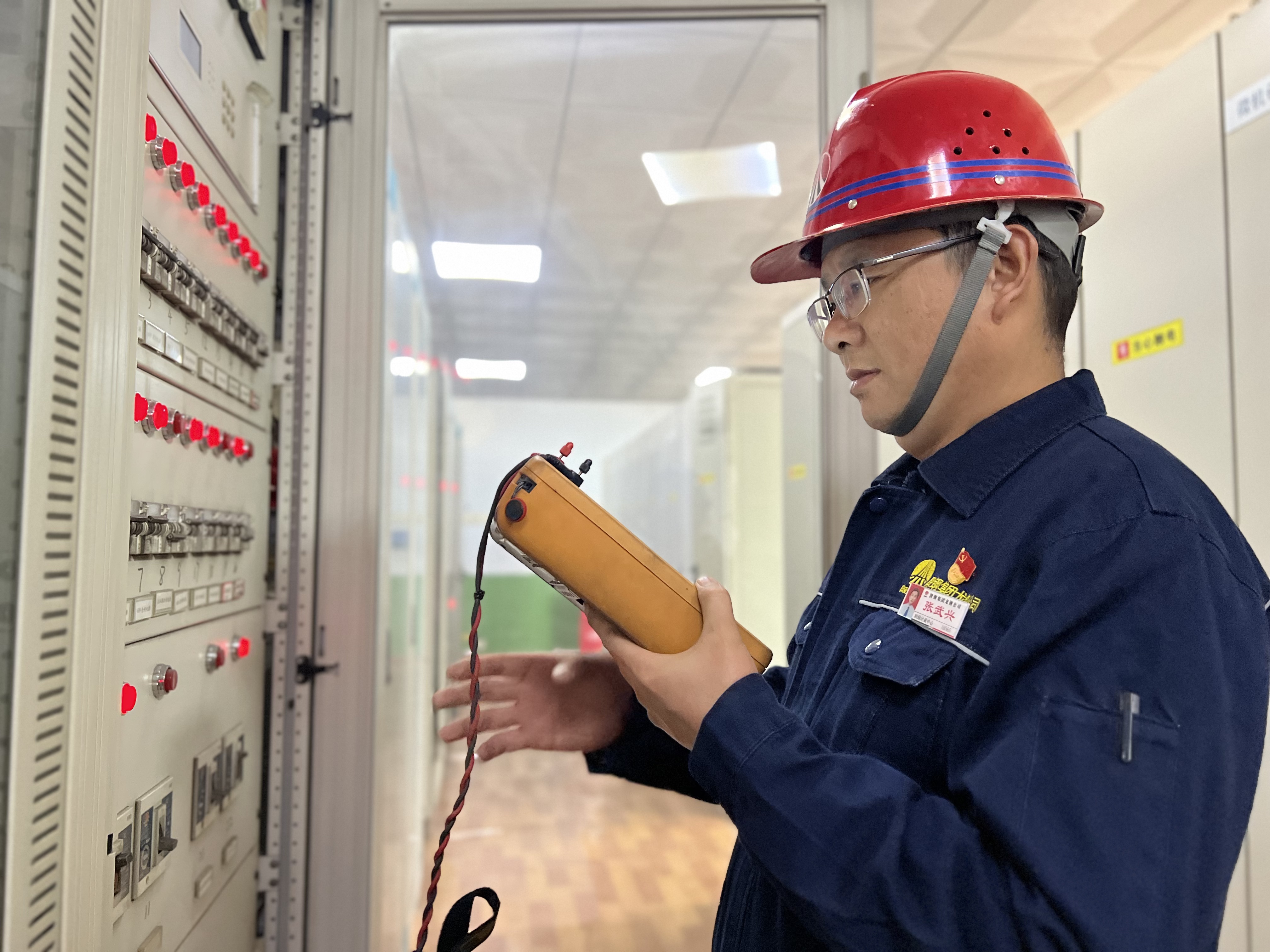 以技為刃斬計量弊病 筑廉之堤護鋼城利益——記陜鋼集團第二屆“鋼城衛士”張武興